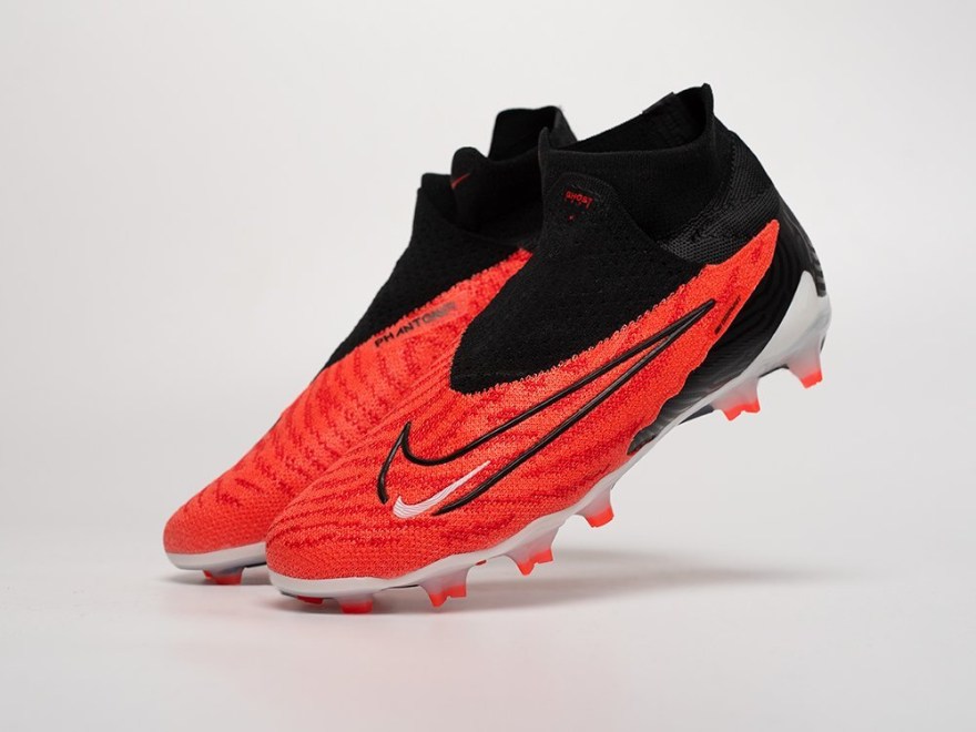 futbolnaya-obuv-nike-gripknit-phantom-gx-elite-fg-1