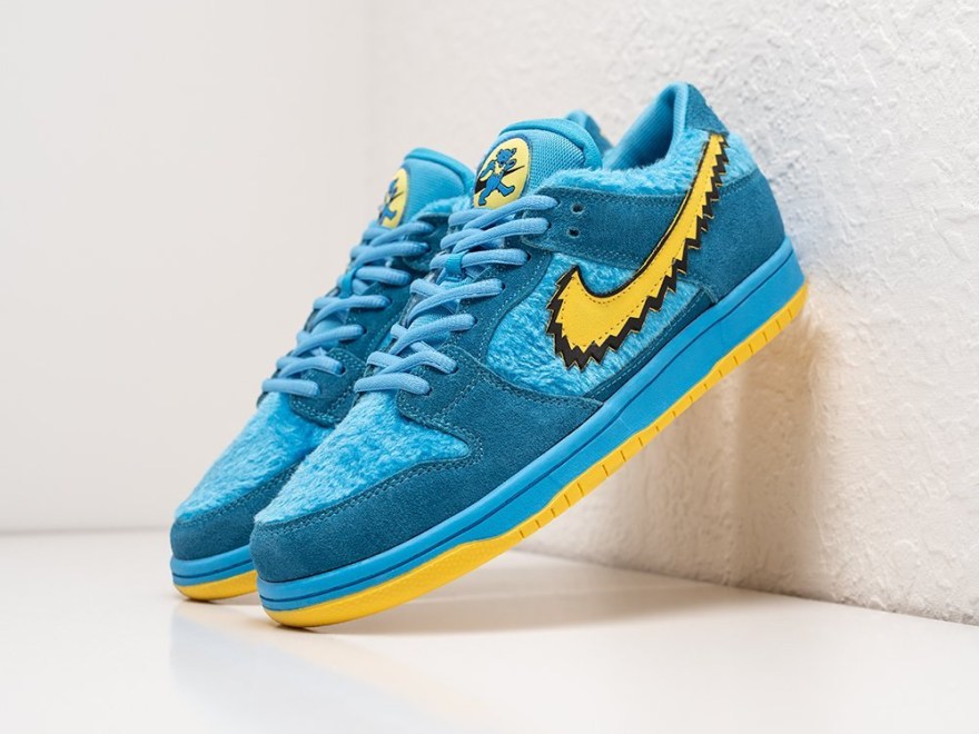 krossovki-grateful-dead-x-nike-sb-dunk-low-1