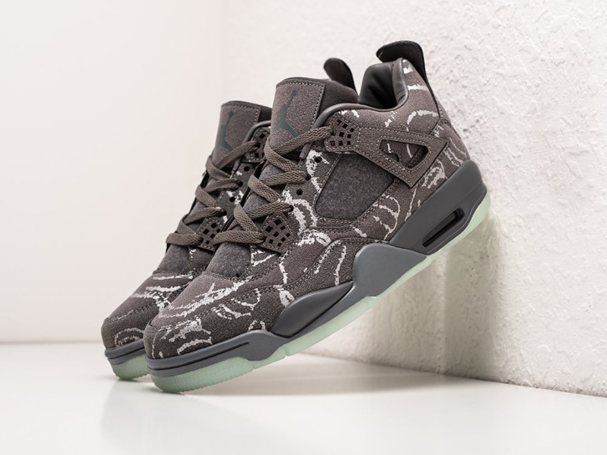 krossovki-kaws-x-nike-air-jordan-4-retro-1