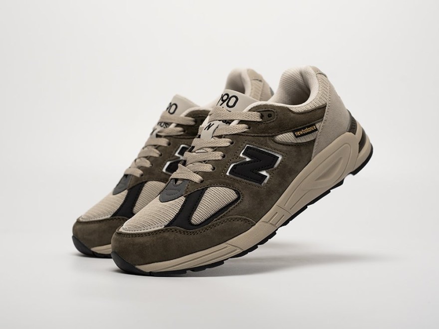 krossovki-new-balance-990-v2-1