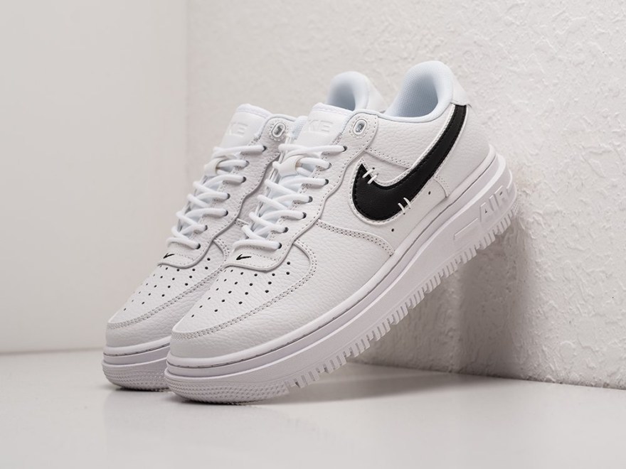 krossovki-nike-air-force-1-luxe-low-1