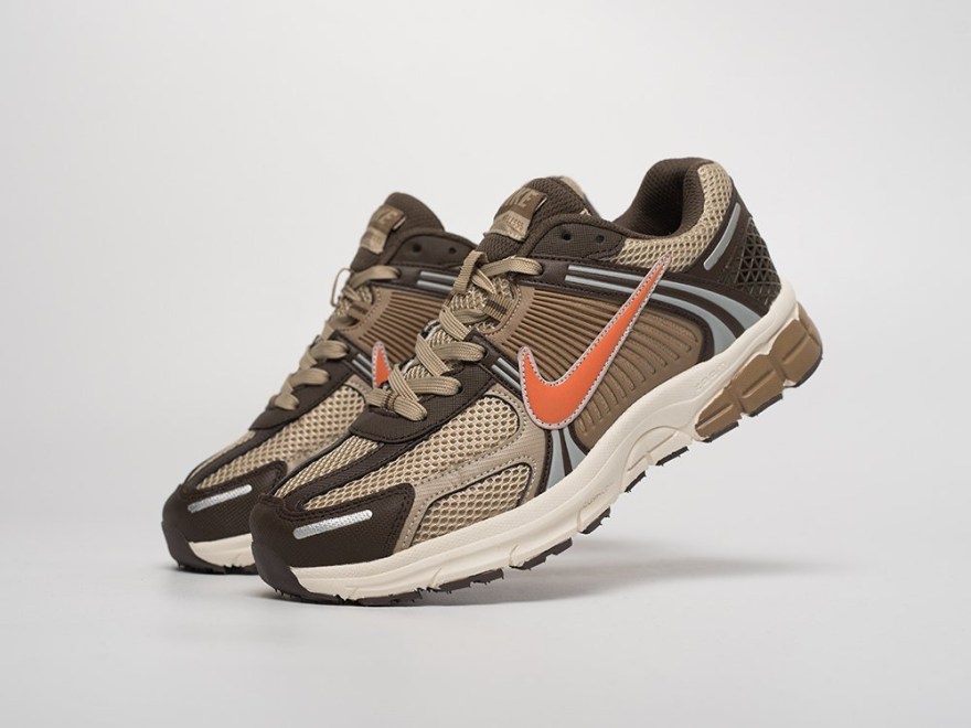 krossovki-nike-air-zoom-vomero-5-1